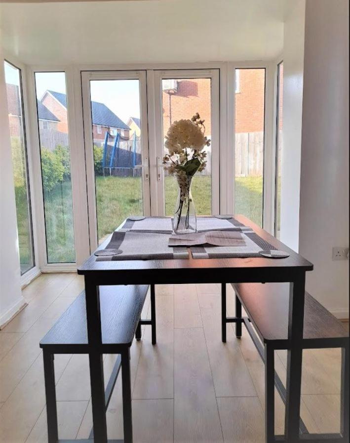 Beautiful 4 Bedroom Treasure Home Hemel Hempstead Εξωτερικό φωτογραφία