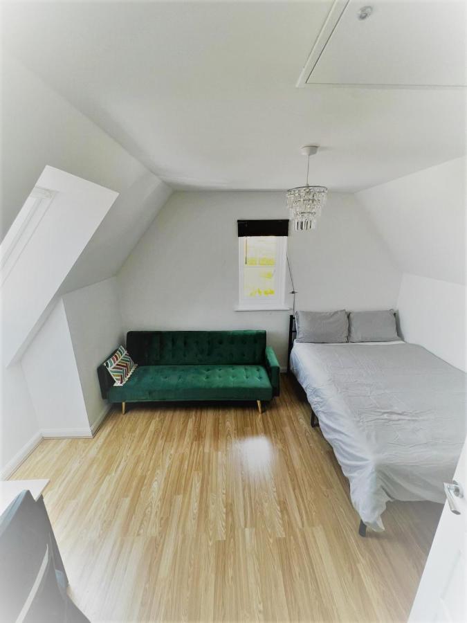 Beautiful 4 Bedroom Treasure Home Hemel Hempstead Εξωτερικό φωτογραφία