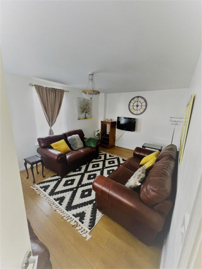 Beautiful 4 Bedroom Treasure Home Hemel Hempstead Εξωτερικό φωτογραφία