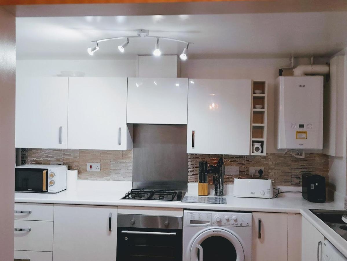 Beautiful 4 Bedroom Treasure Home Hemel Hempstead Εξωτερικό φωτογραφία