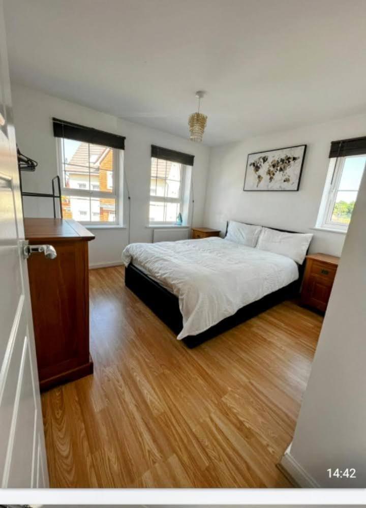 Beautiful 4 Bedroom Treasure Home Hemel Hempstead Εξωτερικό φωτογραφία