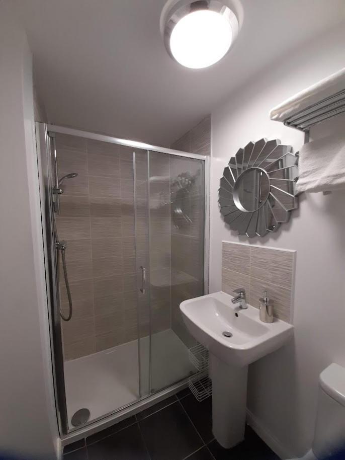 Beautiful 4 Bedroom Treasure Home Hemel Hempstead Εξωτερικό φωτογραφία